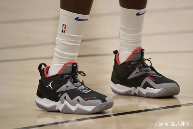 湖人官宣又签一名后卫 上赛季战湖人狂砍23+17